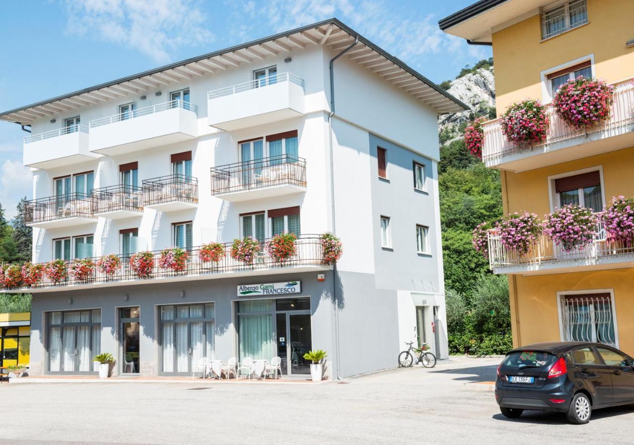 Albergo Garni Francesco Torbole Sul Garda Exteriör bild