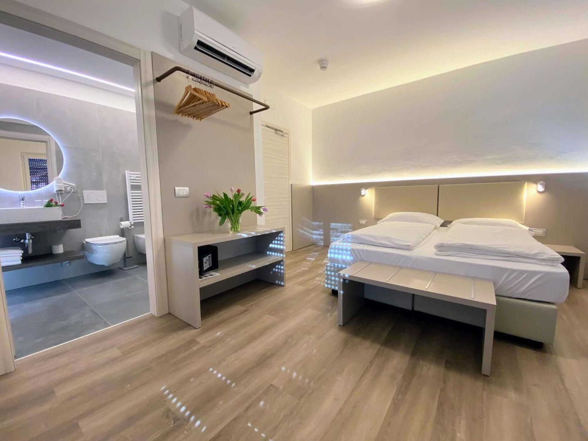 Albergo Garni Francesco Torbole Sul Garda Exteriör bild