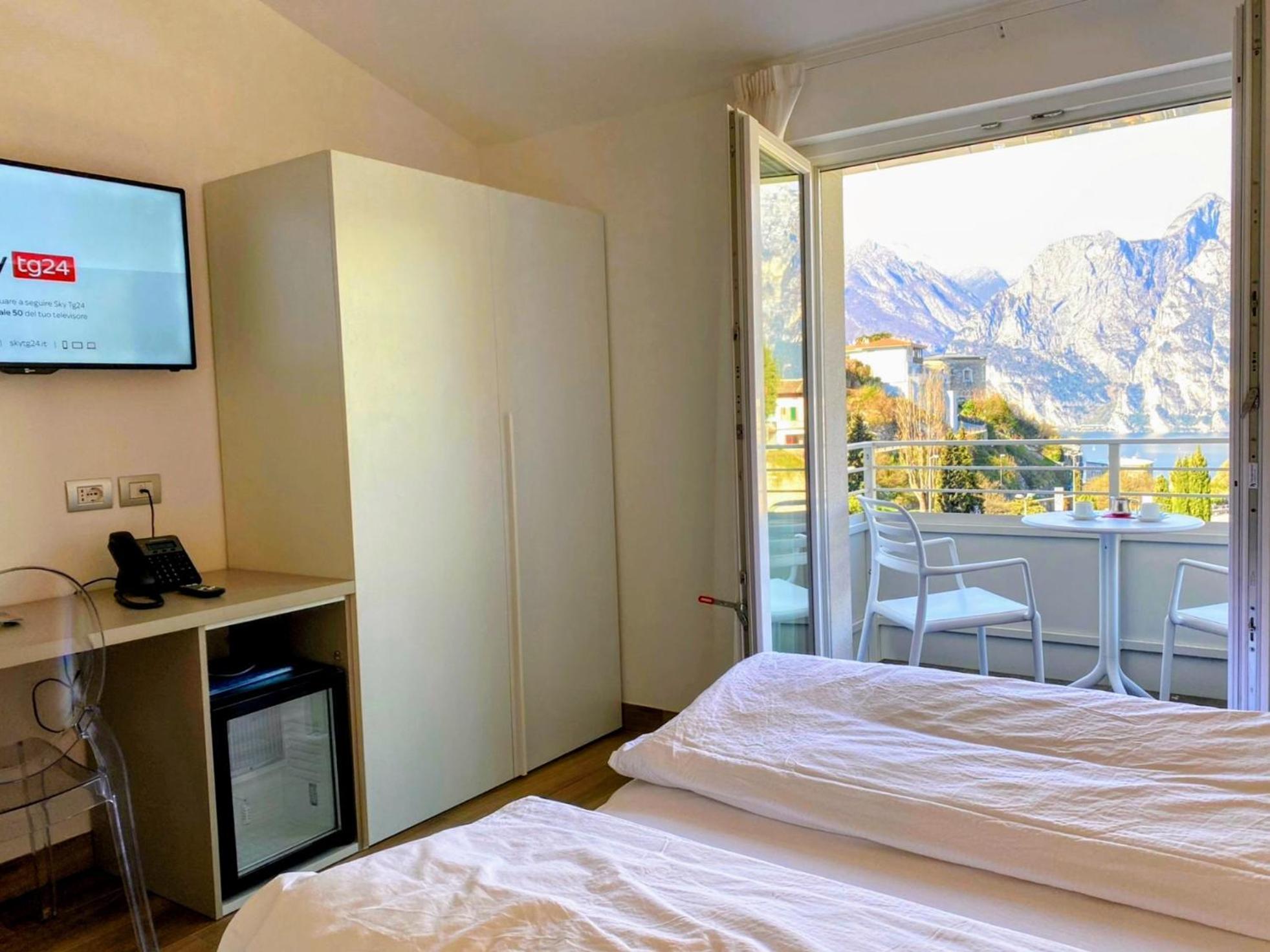 Albergo Garni Francesco Torbole Sul Garda Exteriör bild