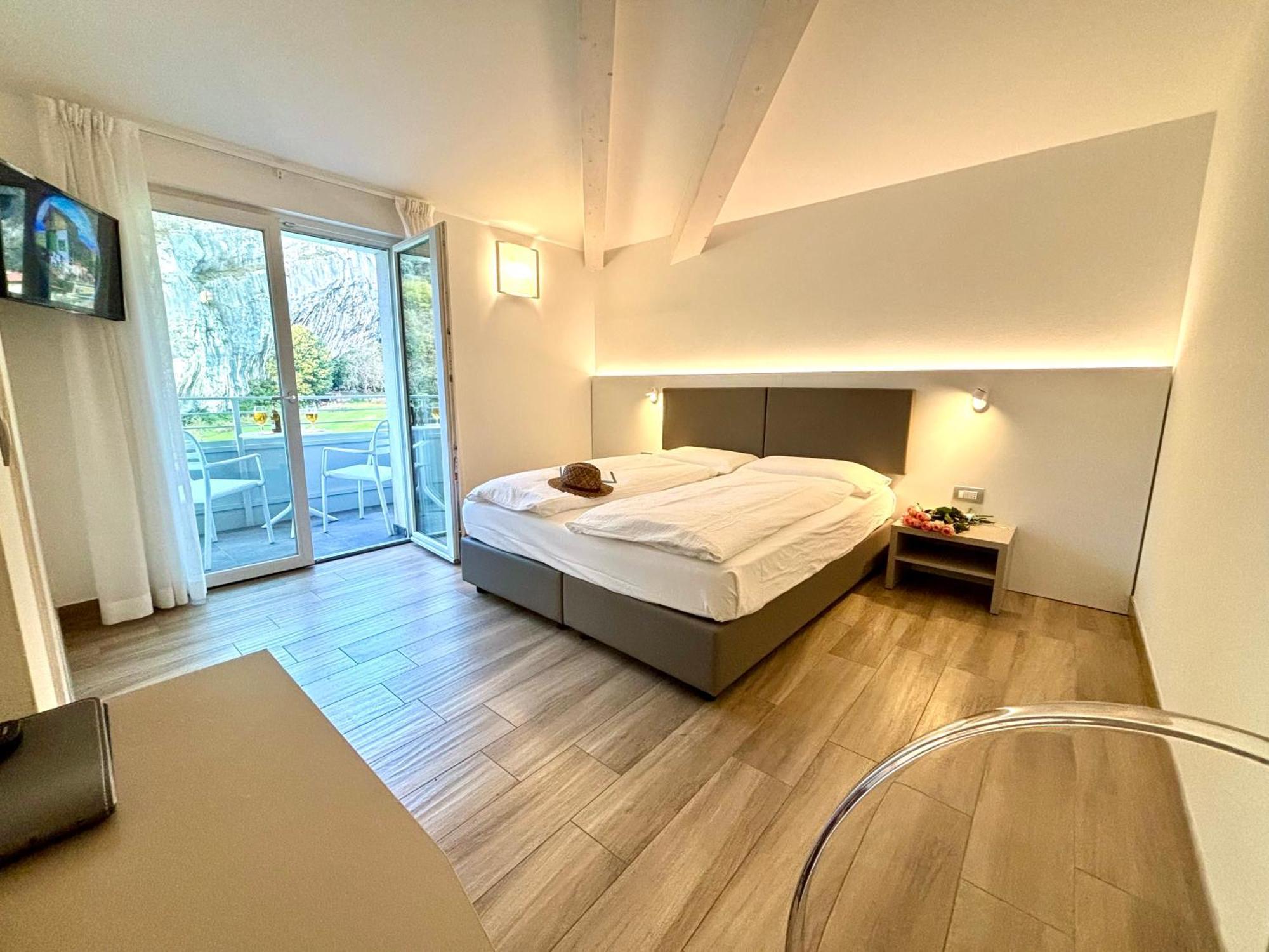 Albergo Garni Francesco Torbole Sul Garda Exteriör bild