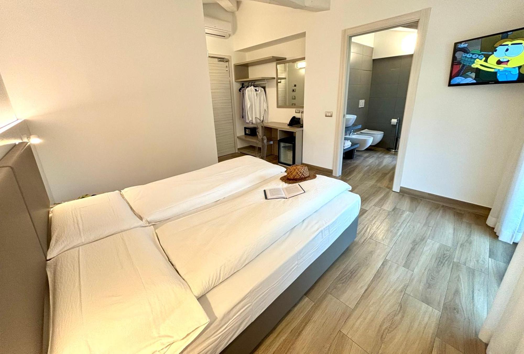 Albergo Garni Francesco Torbole Sul Garda Exteriör bild