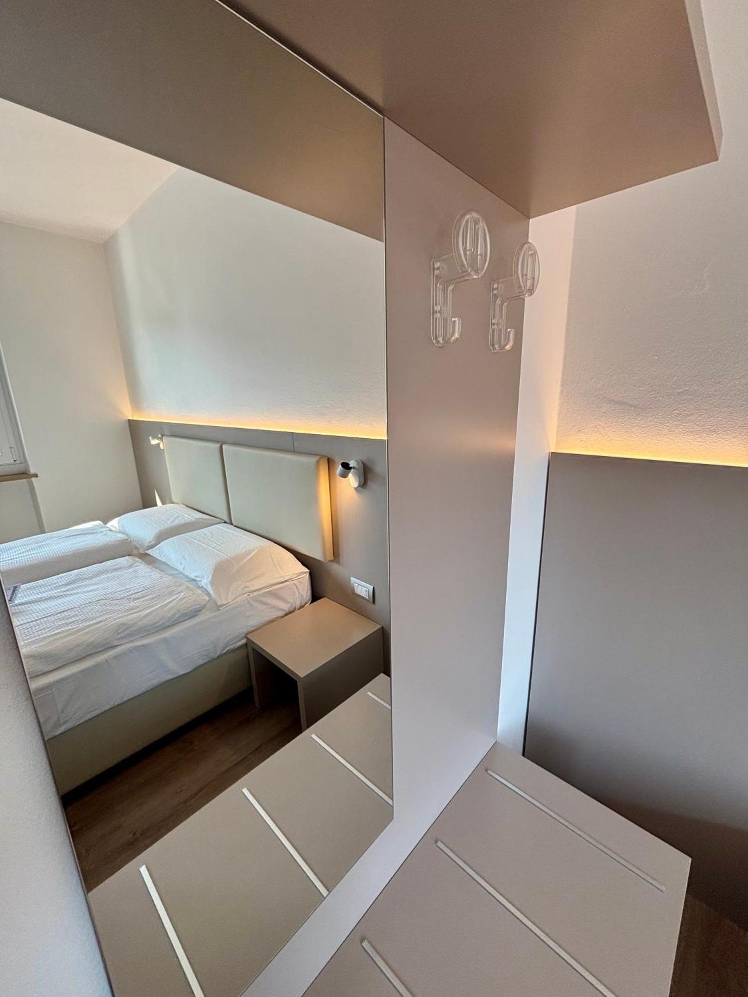 Albergo Garni Francesco Torbole Sul Garda Exteriör bild