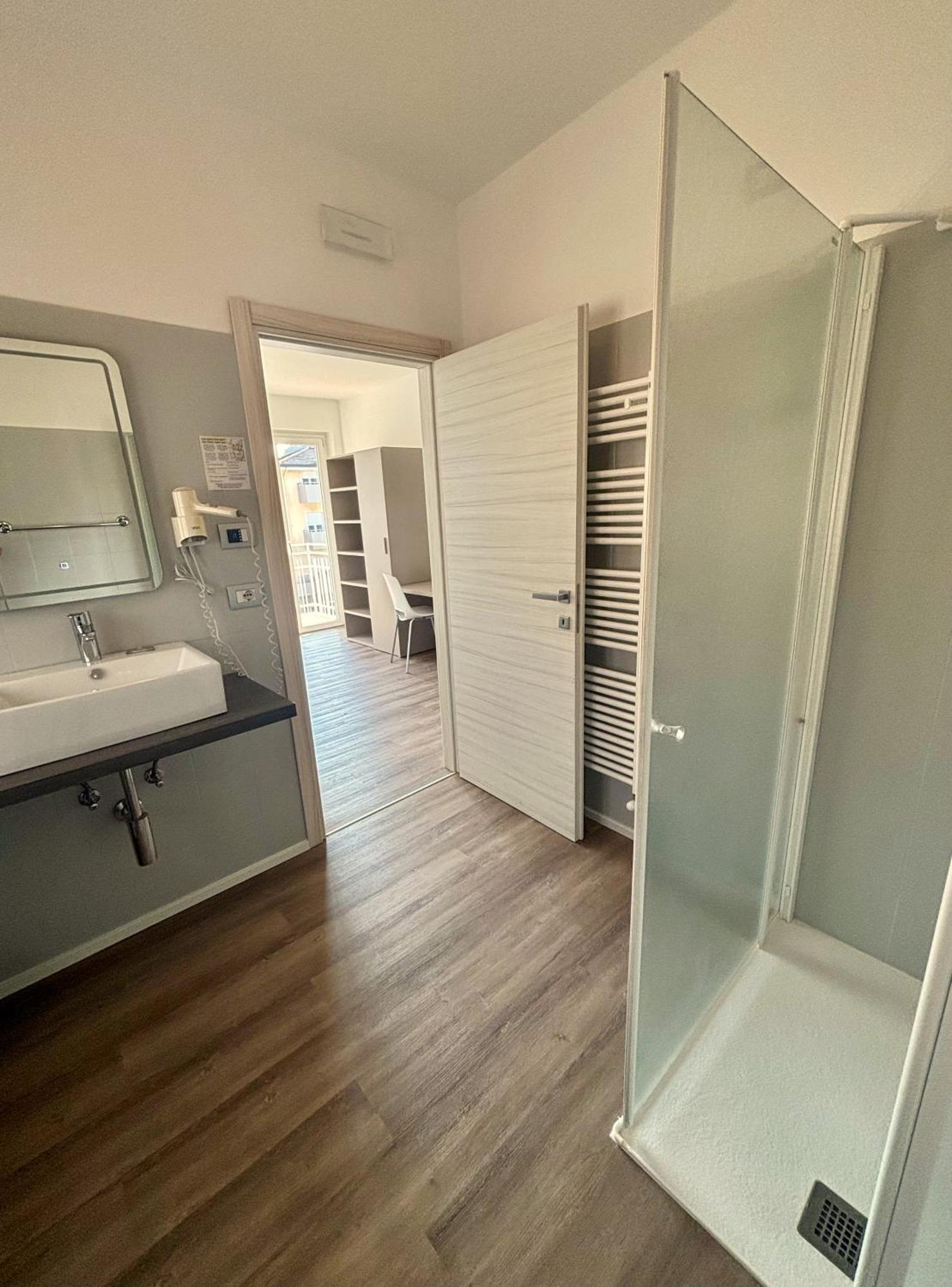 Albergo Garni Francesco Torbole Sul Garda Exteriör bild