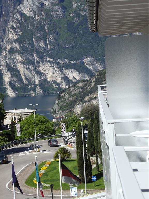 Albergo Garni Francesco Torbole Sul Garda Exteriör bild